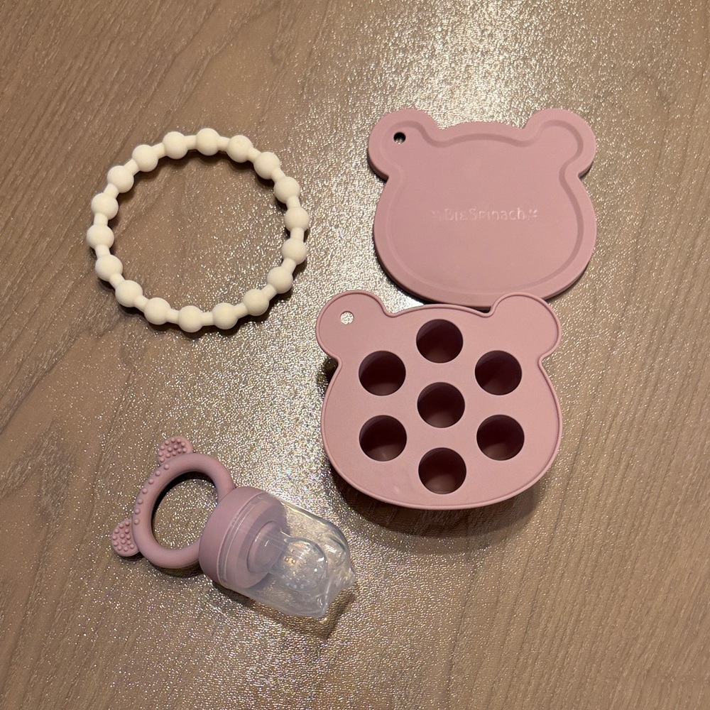 Silicon Baby fruit feeders with freezer tray and teething ring BRAND NEW